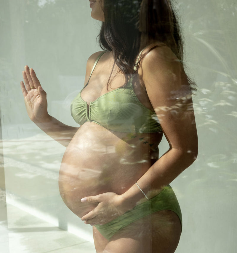 customer wearing belle maternity bra in shield, selfie