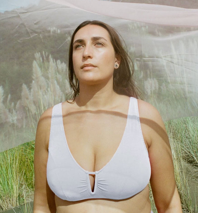 customer wearing belle maternity bra in shield, selfie