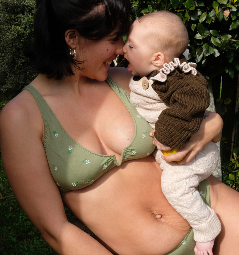 customer wearing belle maternity bra in shield, selfie