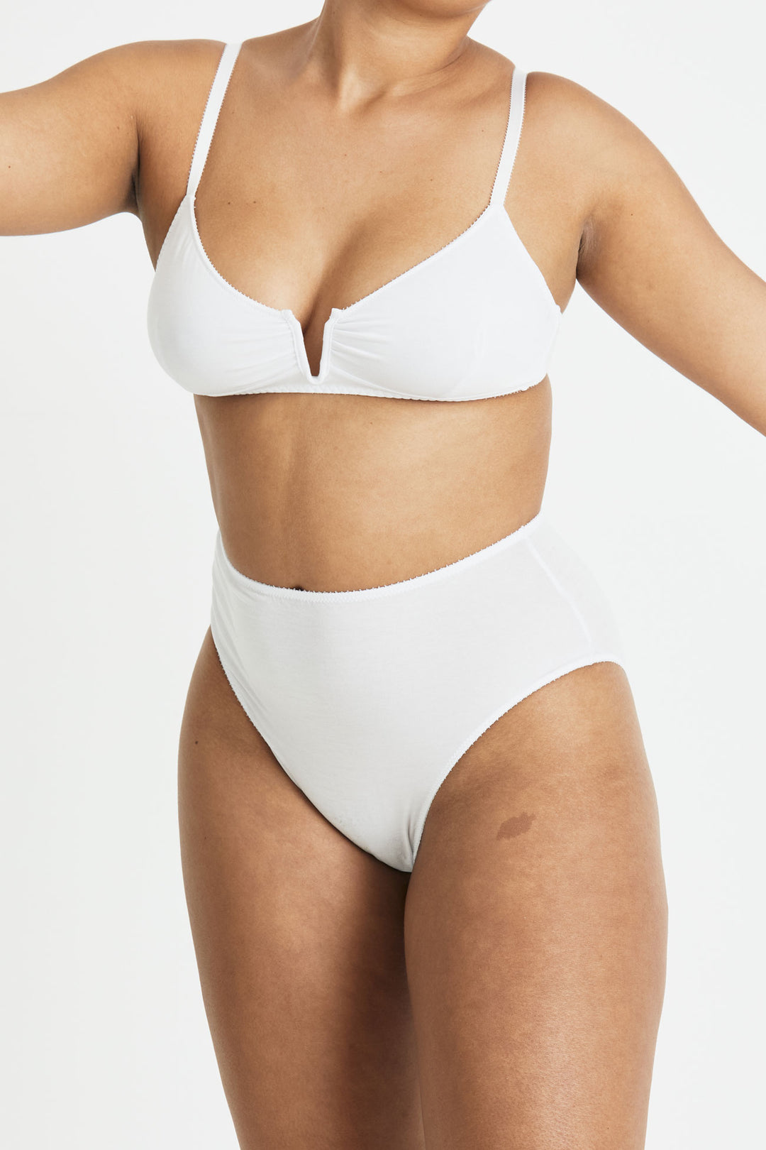 Videris lingerie. This lingerie set is in white. Made from TENCEL™. Our fabric is luxurious, sustainable & oeko tex certified. Ultra comfortable.